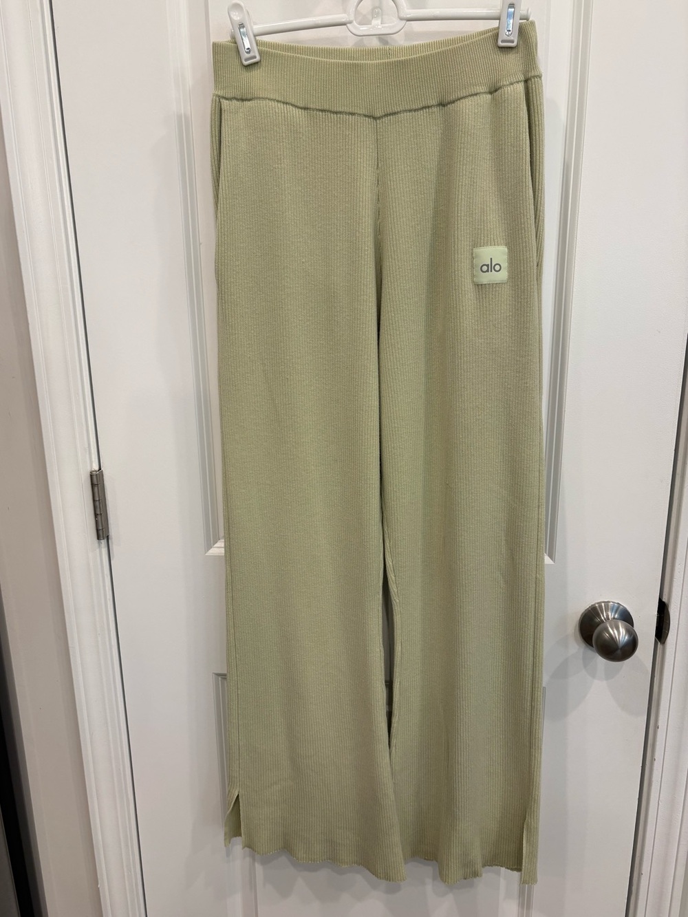 ALO Yoga Wide-Leg Ribbed Knit Pants in Sage Green ( WAIST 13-19") Small